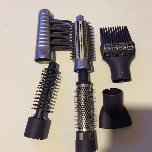 Blow dryer and styling irons - Picture 2 of 7